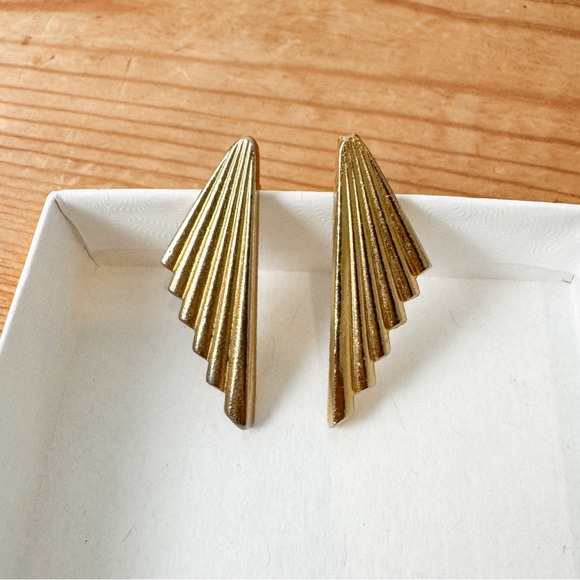 Vintage Golden Fan Earrings - Picture 1 of 4